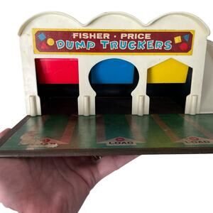 Vintage Fisher Price Little People Dump Truckers 979 Garage Gas Station READ